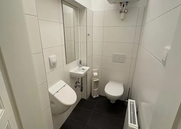 Premium In Altstadtnaehe Грац