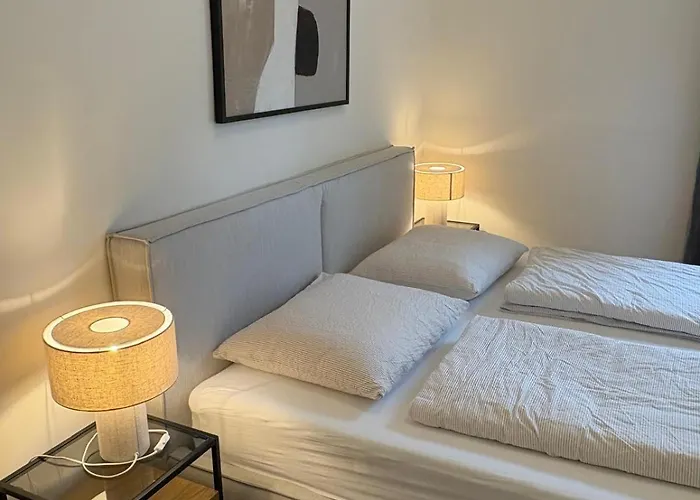 Premium In Altstadtnaehe Грац