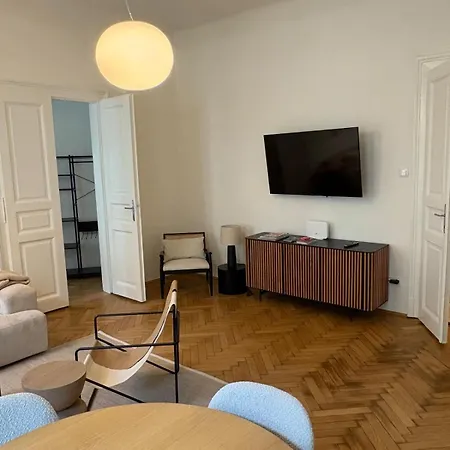 Apartment Premium Close To Center